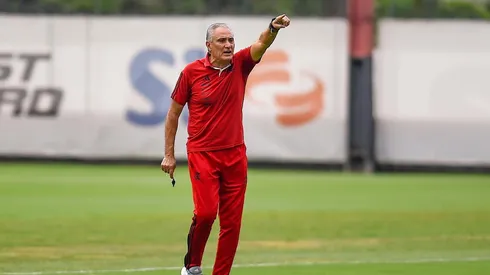 Técnico Tite comandando treino no Flamengo. Foto: Marcelo Cortes / Flamengo