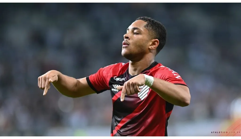 Vitor Roque em ação pelo Athletico-PR – Foto: Gustavo Oliveira/Athletico-PR