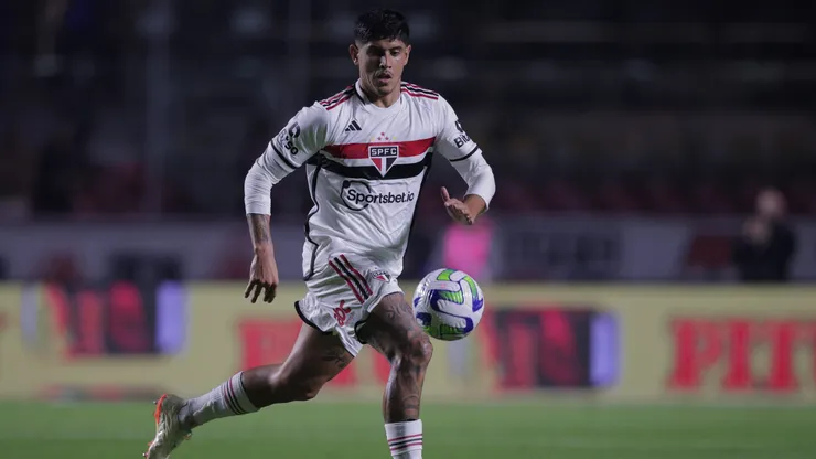 Foto: Ettore Chiereguini/AGIF - Alan Franco foi alvo do Boca