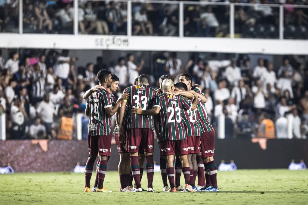 Grupo de jogadores do Fluminense reunidos antes de jogo contra o Santos. Foto: Abner Dourado/AGIF