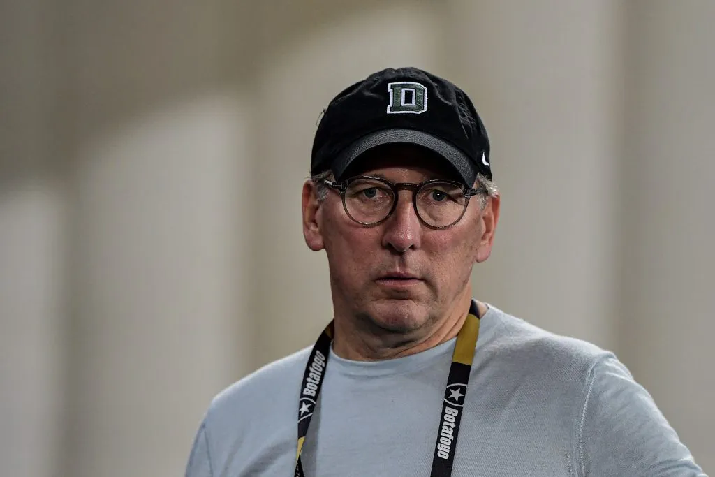 Jhon Textor dono do Botafogo durante partida contra o Palmeiras no estadio Engenhao pelo campeonato Brasileiro A 2023.  Foto: Thiago Ribeiro/AGIF