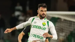 Raniele é um dos grandes roubadores de bola do Brasileirão. Foto: Robson Mafra/AGIF