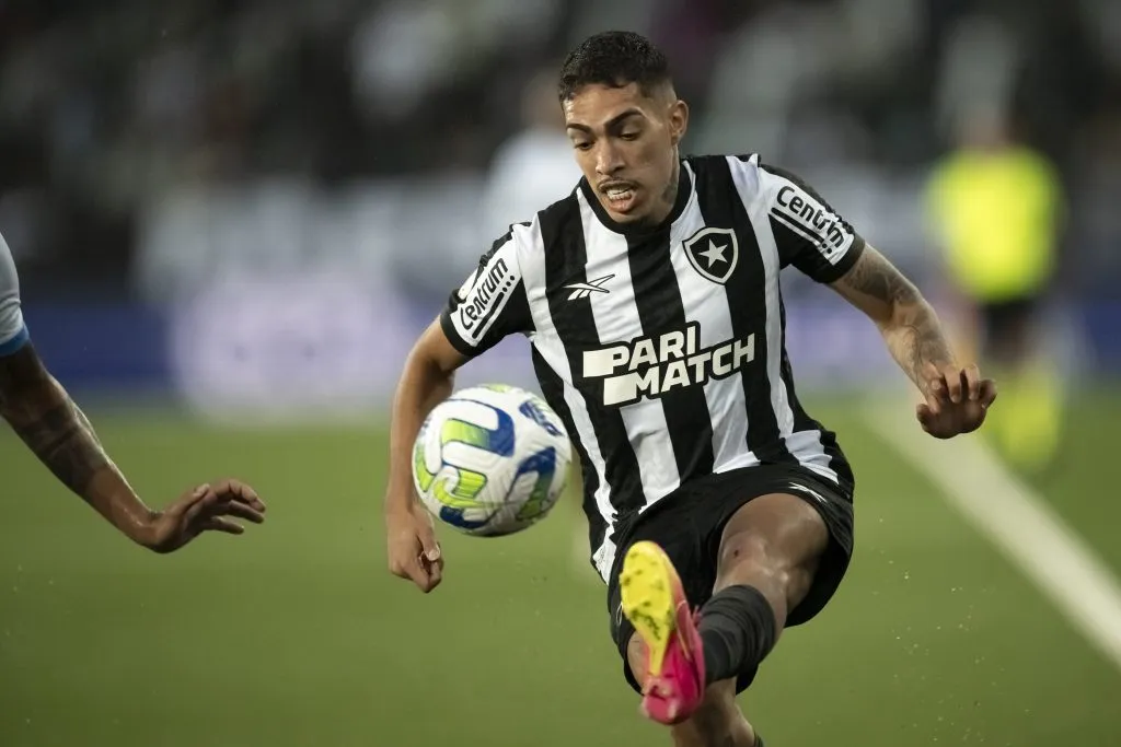 Torcida ficou na bronca com a presença de Hugo entre os titulares. Foto: Jorge Rodrigues/AGIF