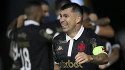 RJ - RIO DE JANEIRO - 28/11/2023 - BRASILEIRO A 2023, VASCO X CORINTHIANS - Medel jogador do Vasco comemora gol durante partida contra o Corinthians no estadio Sao Januario pelo campeonato Brasileiro A 2023. Foto: Jorge Rodrigues/AGIF
