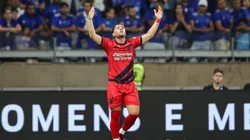 Vitor Roque, jogador do Athletico-PR, comemora seu gol durante partida contra o Cruzeiro no estádio Mineirão pelo Campeonato Brasileiro - Foto: Gilson Lobo/AGIF