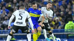 Maycon e Gustavo Mosquito, jogadores do Corinthians, durante a partida contra o Boca Juniors no estádio La Bombonera pela Copa Libertadores 2022 - Foto: bairesarg/AGIF