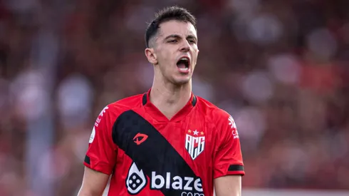 Shaylon em ação com a camisa do Dragão. Foto: Isabela Azine/AGIF