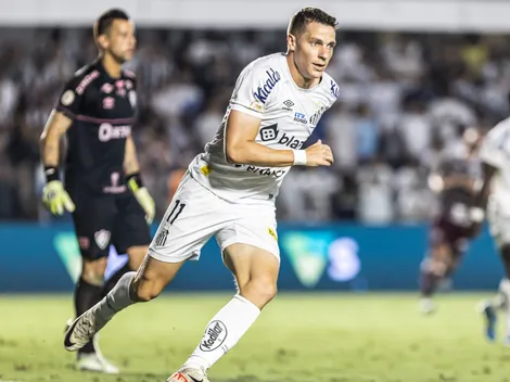 Multa de R$ 389 mi: Atacante volta ao Santos para concorrer com Furch
