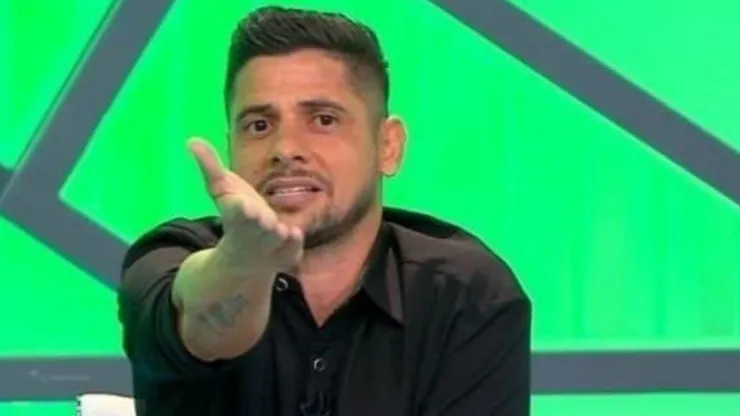 Cicinho, ex-jogador e comentarista esportivo do SBT - Foto: Reprodução