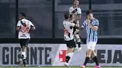 Vegetti jogador do Vasco comemora seu gol com Gabriel Pec jogador da sua equipe durante partida contra o Gremio no estadio Sao Januario pelo campeonato Brasileiro A 2023. Foto: Jorge Rodrigues/AGIF