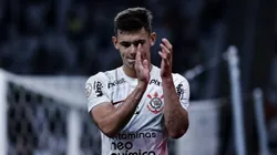 Gabriel Moscardo, jogador do Corinthians, deixa o campo após partida contra o Atlético-MG na Neo Química Arena pelo Campeonato Brasileiro - Foto: Fabio Giannelli/AGIF