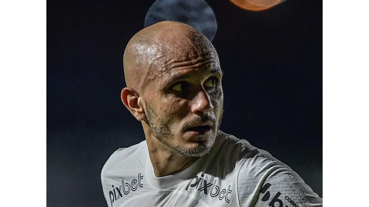 Fábio Santos, jogador do Corinthians, durante partida contra o Vasco no estadio Sao Januario pelo campeonato Brasileiro A 2023. Foto: Thiago Ribeiro/AGIF