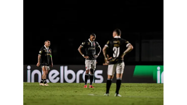 Vasco e Corinthians se enfrentaram em São Januário durante partida válida pelo Brasileirão (Foto: Thiago Ribeiro/AGIF)