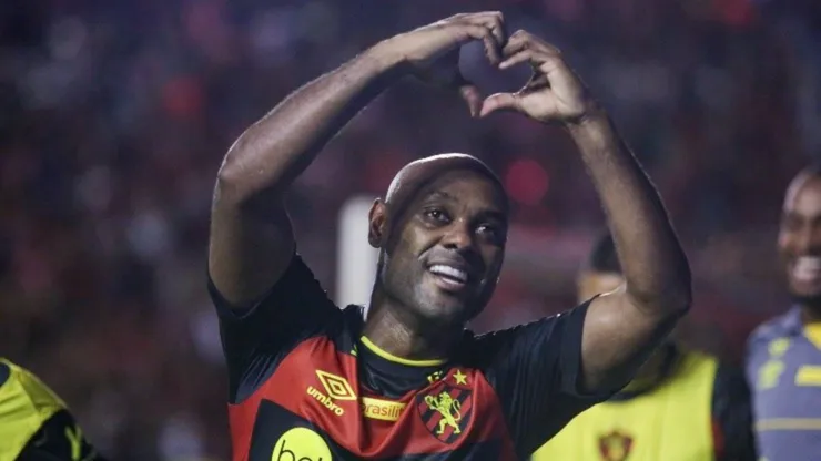 Foto: Rafael Vieira/AGIF - Vagner Love em jogo pelo Sport