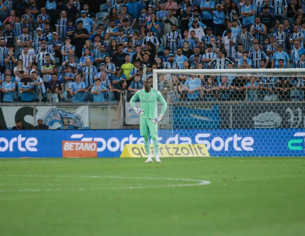 Caíque jogador do Grêmio durante partida contra o Goiás no estádio Arena do Grêmio pelo campeonato Brasileiro A 2023. Foto: Giancarlo Santorum/AGIF