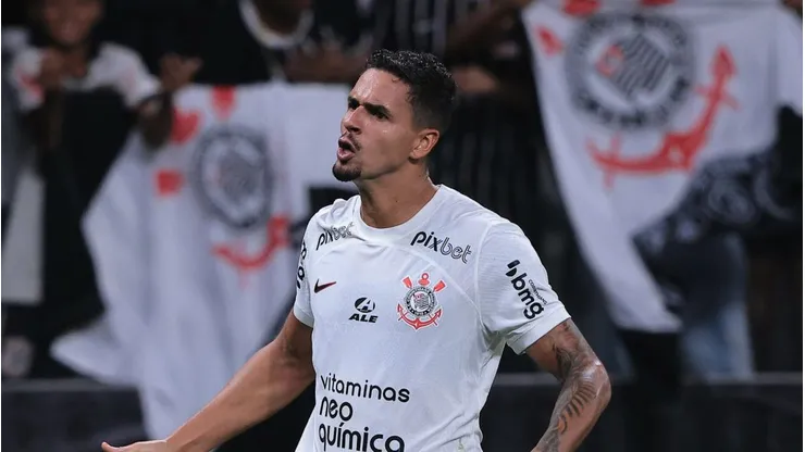 Veríssimo deu uma assistência diante do Vasco. Foto: Ettore Chiereguini/AGIF
