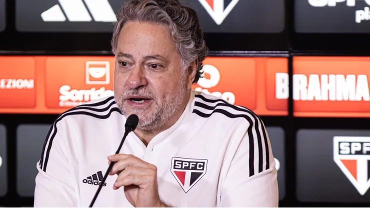 Torcida opina sobre futuro de James no São Paulo. Foto: Abner Dourado/AGIF