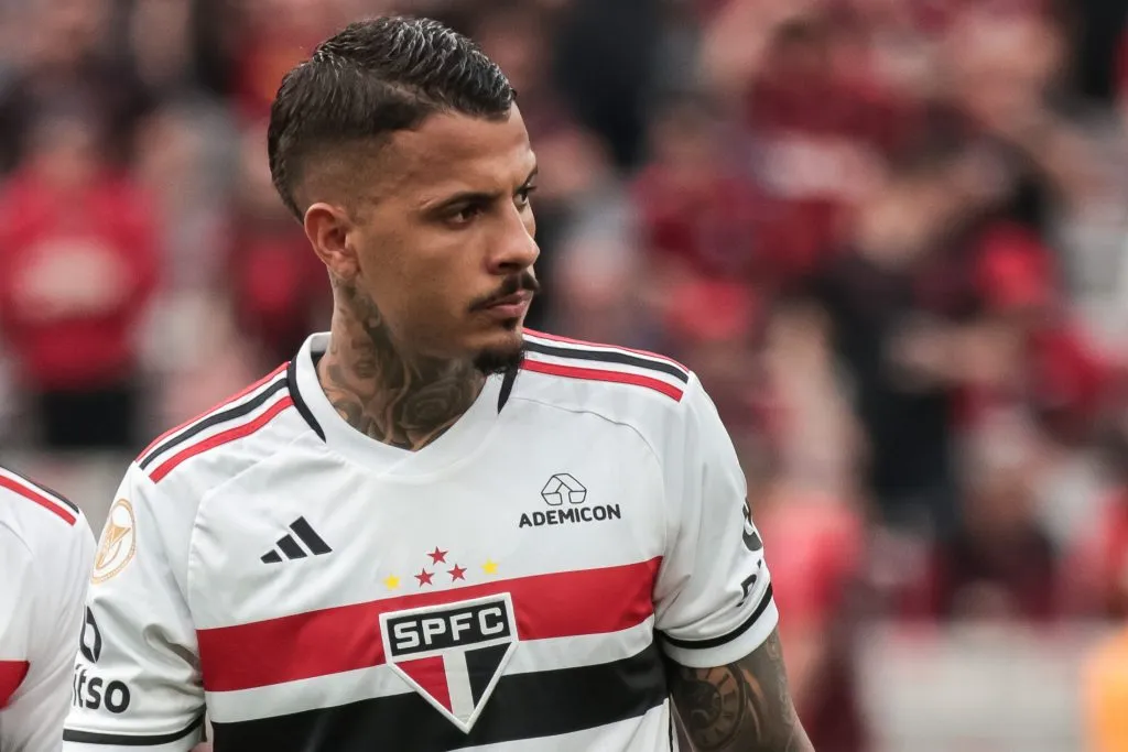 Diego Costa manda a real sobre Caio Paulista Foto: Robson Mafra/AGIF