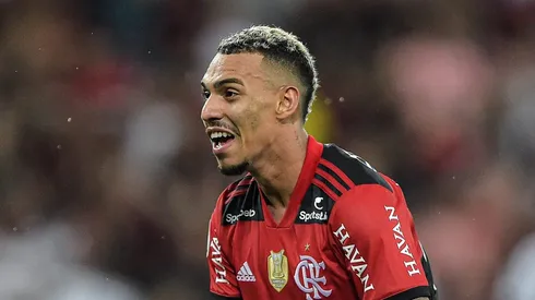 Matheuzinho em ação no Brasileirão de 2021. Foto: Thiago Ribeiro/AGIF