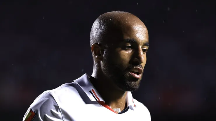 Lucas Moura, alfienta Palmeiras antes de clássico pela Supercopa - Foto: Marcello Zambrana/AGIF