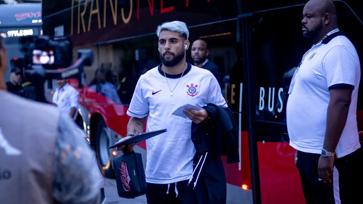 Yuri Alberto chegando ao jogo. Leonardo Lima/AGIF