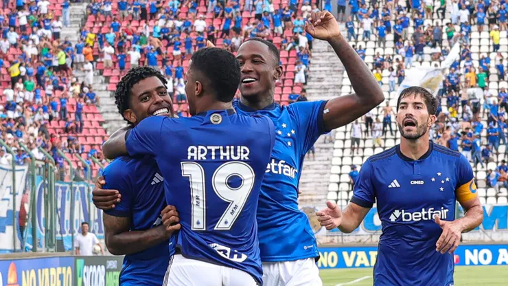 Wesley Gasolina jogador do Cruzeiro comemora seu gol durante partida contra o Athletic Club no estadio Arena do Jacare pelo campeonato Mineiro 2024. Foto: Gilson Lobo/AGIF