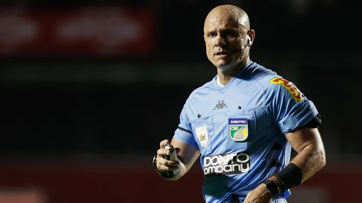 Árbitro da partida entre Corinthians e São Paulo. Foto: Marcello Zambrana/AGIF