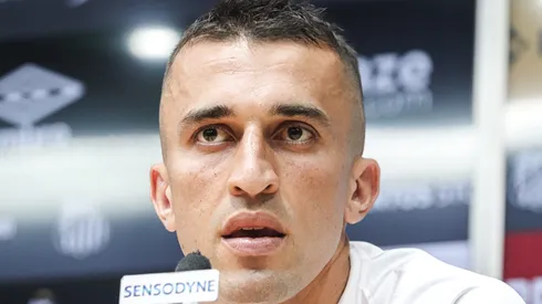 João Schmidt preocupa DM do Peixe e mais gente que jogou clássico - Foto: Reinaldo Campos/AGIF