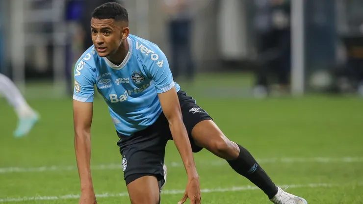 André Henrique jogador do Gremio lamenta chance perdida durante partida contra o Atletico-MG no estadio Arena do Gremio pelo campeonato Brasileiro A 2023. Foto: Pedro H. Tesch/AGIF