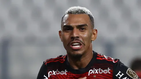 Matheuzinho pode se transferir para o Fogão. (Photo by Leonardo Fernandez/Getty Images)