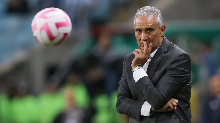 Tite comandando o Flamengo durante o Campeonato Brasileiro 2023. Foto: Pedro H. Tesch/Getty Images