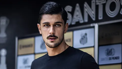 João Basso tem negociações com o Zaragoza, da Espanha, e não deve ficar no Santos - Foto: Raul Baretta/ Santos FC