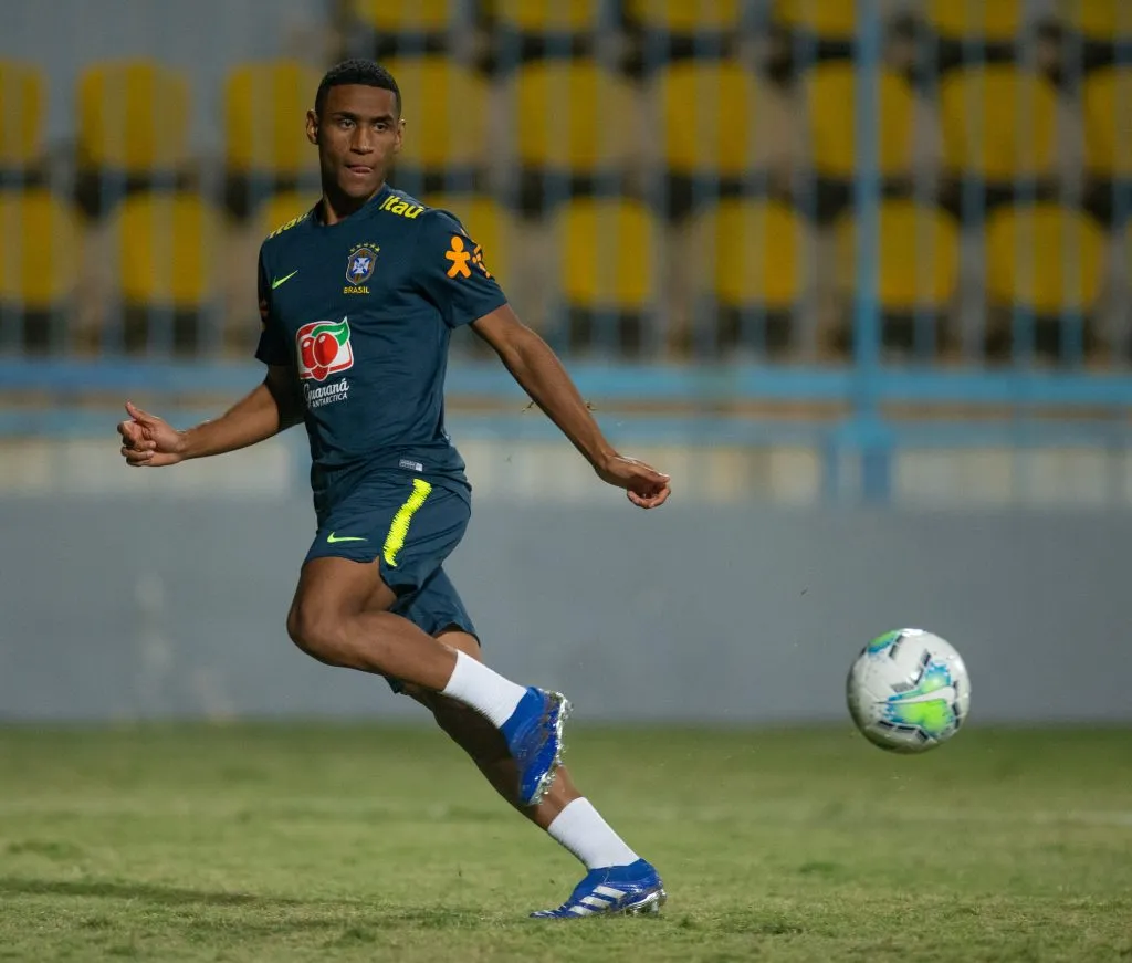 Tetê, em treino pela Seleção Brasileira – Foto: Ricardo Nogueira/CBF