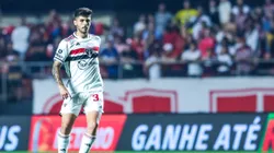 Torcida não aprovou a atitude do zagueiro. Foto: Marcello Zambrana/AGIF