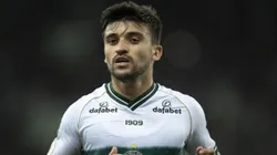 Victor Luis jogando pelo Coritiba durante partida contra o Fluminense no estadio Maracana pelo campeonato Brasileiro A 2023. Foto: Jorge Rodrigues/AGIF