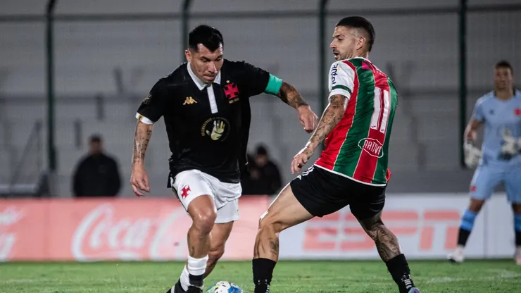 Vasco busca volante com passagem na Seleção Chilena ao lado de Medel. Foto: Leandro Amorim | Vasco
