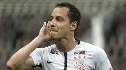 Rodriguinho com a camisa do Time do Povo. Foto: Daniel Vorley/AGIF