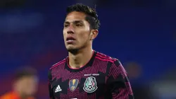 Carlos Salcedo, zagueiro mexicano, está na mira do Corinthians - Foto: Michael Steele/Getty Images