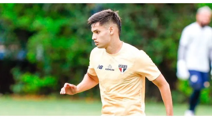 Bobadilla com a camisa do São Paulo - Foto: Twitter oficial do São Paulo