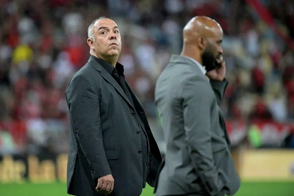 Fabinho Soldado ao lado de Marcos Braz – Foto: Alexandre Vidal/CRF.