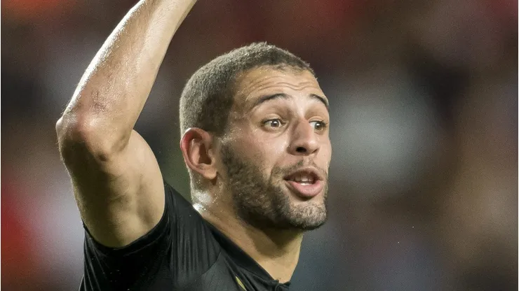 Slimani atuou por um bom tempo na Premier League. Foto: Victor Fraile/Getty Images.