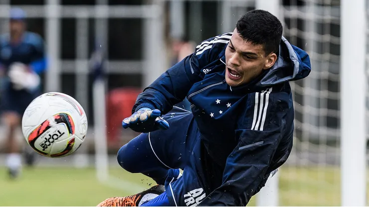 Gabriel Brazão é a bola da vez para o Santos reforçar a meta - Foto: Gustavo Aleixo/Cruzeiro