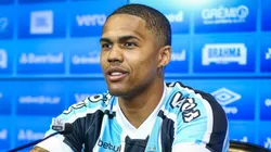 Foto: Lucas Uebel/Grêmio FBPA - Douglas Costa tem salário revelado no Fluminense