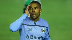 Douglas Costa aceitou voltar ao Brasil para jogar no Fluminense - Foto: Pedro H. Tesch/AGIF