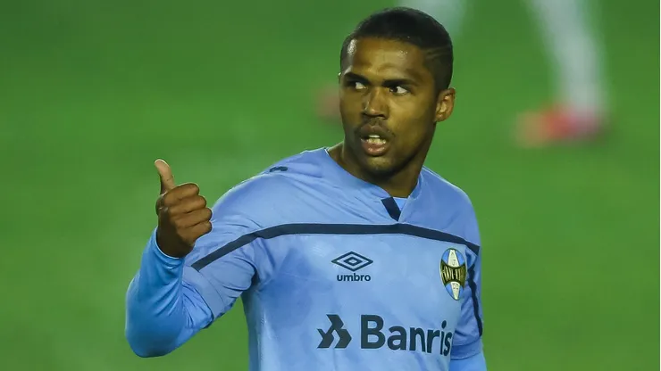 Douglas Costa gerou repercussão no Vasco - Foto: Pedro H. Tesch/AGIF.