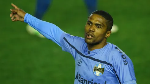 Douglas Costa pode ser adversário do Grêmio - Foto: Pedro H. Tesch/AGIF.