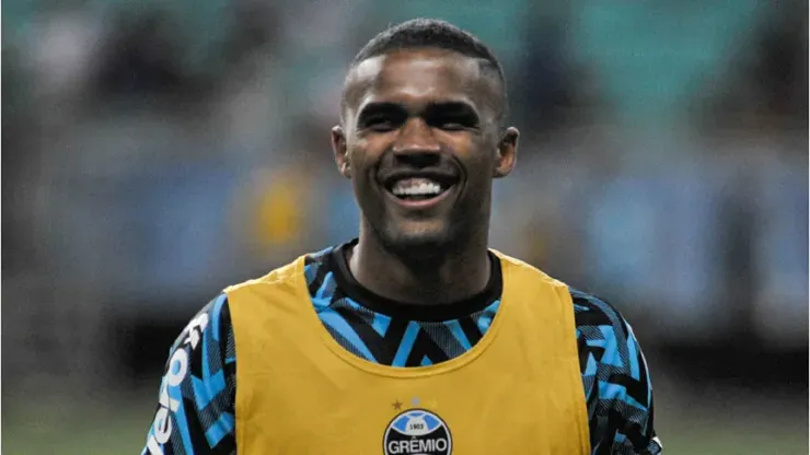 Foto: Jhony Pinho/AGIF - Douglas Costa quando atuava pelo Grêmio