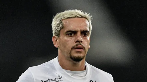 Fagner em ação com a camisa alvinegra. Foto: Thiago Ribeiro/AGIF