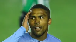 Douglas Costa define onde vai jogar. Foto: Pedro H. Tesch/AGIF