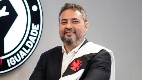 Alexandre Mattos e Vasco anunciam novo camisa 7. Foto: Leandro Amorim | Vasco